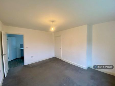 2 bedroom semi-detached house to rent - Photo 5