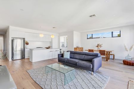 Stunning Family Home - Great Location - Photo 3