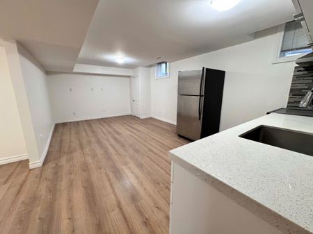 For Lease - 285 Mississaga Street Unit# Bsmt, Oakville, Ontario - Photo 4