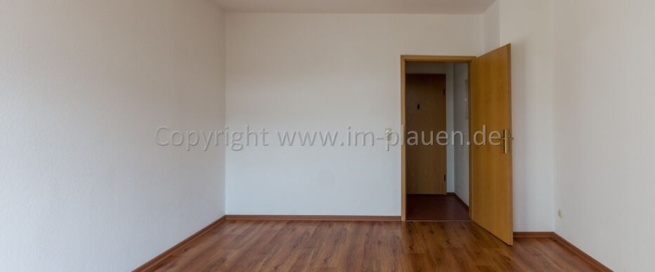 Plauen-Haselbrunn: 2-Zimmer-DG-Wohnung mit Balkon & EBK – ab 01.07.2025 - Photo 1