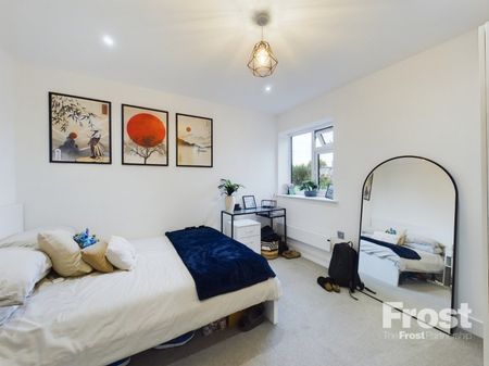 Green Street, Sunbury-on-Thames, Surrey,TW16 - Photo 4