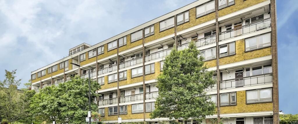 3 bedroom flat to rent - Photo 1