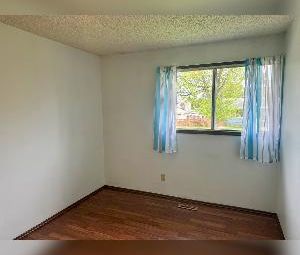 3 Bed 1.5 Bath Suite with Single Garage Edmonton - Photo 5