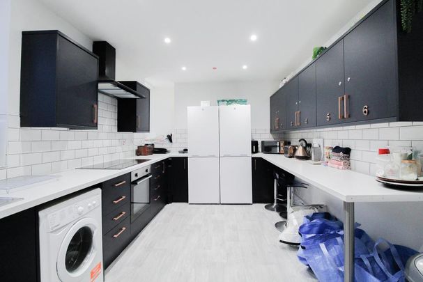 1 bedroom in a house share to rent - Photo 1