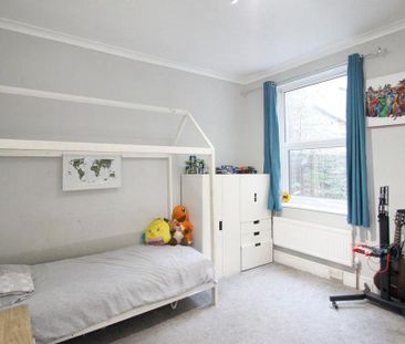 3 bedroom ground floor flat to rent - Photo 3