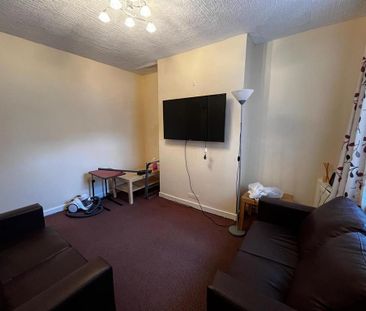 3 bedroom private hall to rent - Photo 1