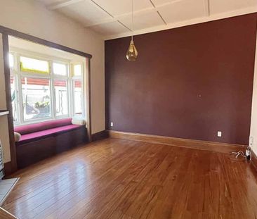 ROSLYN- 4 BEDROOMS - Photo 1