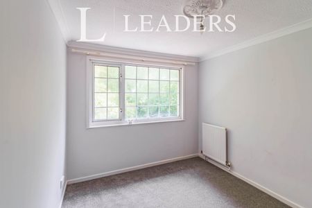 3 bedroom house to rent Ditchling Hill, Crawley, RH11 - Photo 3