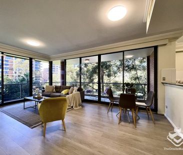 Apartment with floorboards in living/dining area - Photo 4