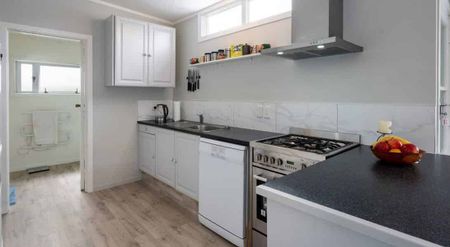 Cosy and conveniently located - Photo 3