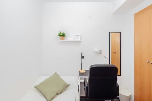 Avinguda del Port, Valencia, Valencian Community 46021 - Photo 1