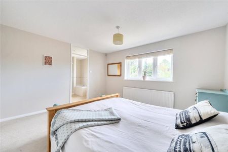 4 bedroom detached house to rent - Photo 4