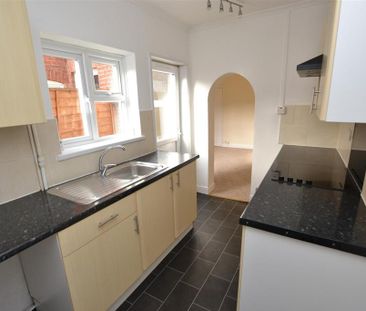 3 bedroom terraced house to rent - Photo 2