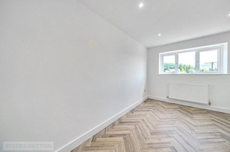 5 bedroom detached house to rent - Photo 2