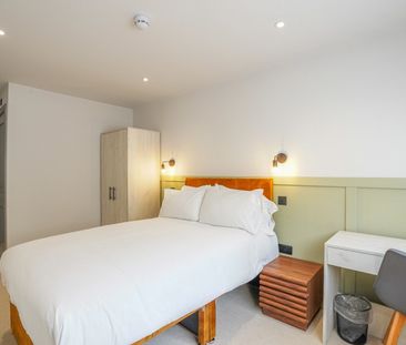 6 Bed Terraced House, Milton Road, SO15 - Photo 5