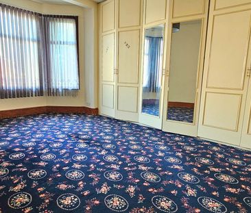 Guide Price £2,600 pcm - Available Now - Unfurnished - Photo 2