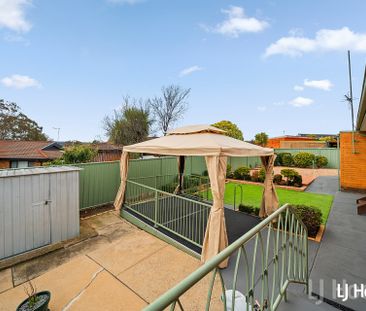Charming 3 Bedroom Family Home - Photo 4