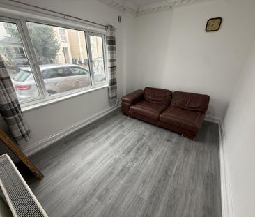 6 bedroom semi-detached house to rent - Photo 2