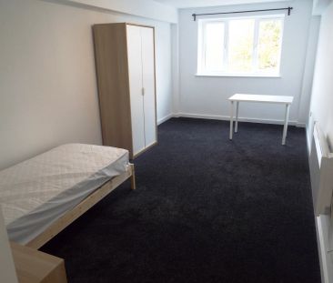 Studio, Legends Court, Wolverhampton - Photo 2