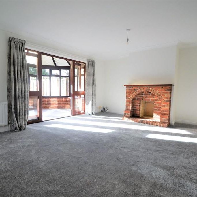 3 bedroom semi-detached bungalow to rent - Photo 1