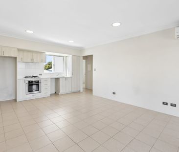 Modern 2x2 Apartment with Park Views - Photo 4