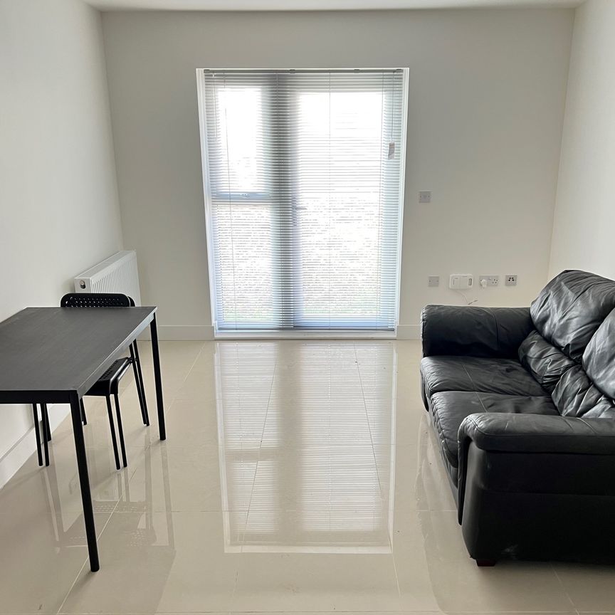 Modern 2-Bedroom, 2-Bathroom Student Apartment in Portswood, Southampton - Photo 1