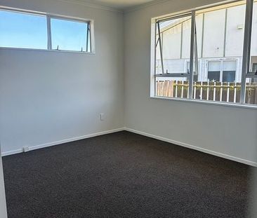 Newly renovated 3BR Home in Kelson - Photo 6