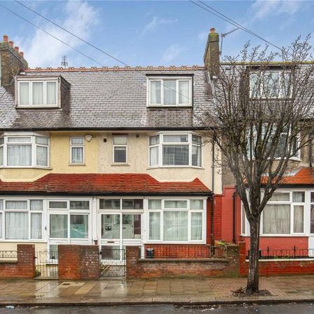 3 bedroom flat to rent - Photo 4