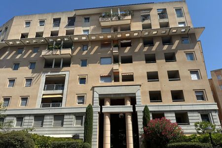 AIX PROX ROTONDE TERRASSE MEUBLE - Photo 4