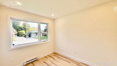 692B Crystal Street, Carson Grove - Carson Meadows, Ottawa, ON - Photo 3