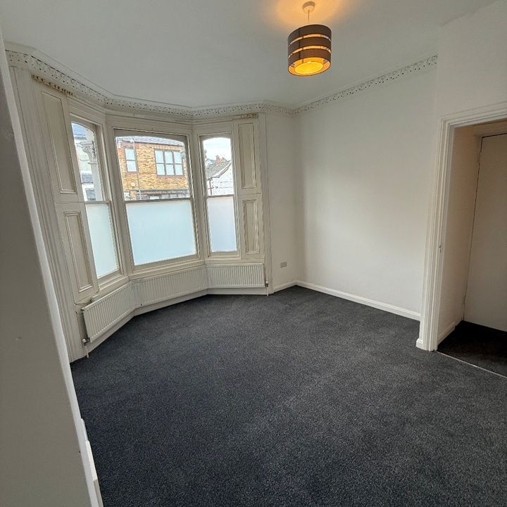 1 Bed Flat, Percy Road, N12 - Photo 1