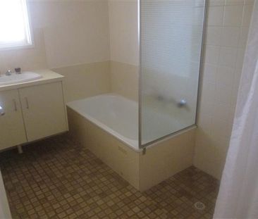 Great location family home with large shed!! - Photo 5