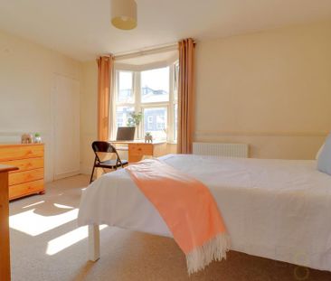 4 bedroom end of terrace house to rent - Photo 6