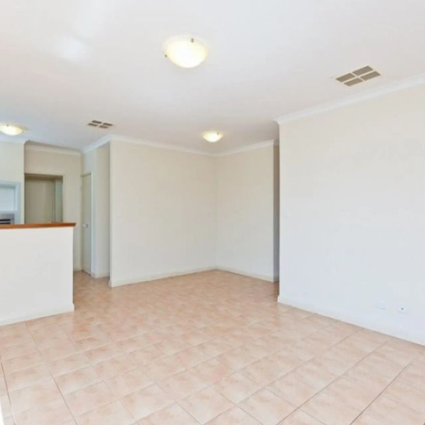 Lovely Family Home! - Photo 1