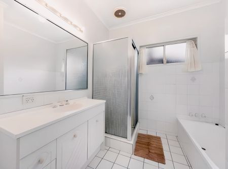 4 bed 2 bath - Photo 4