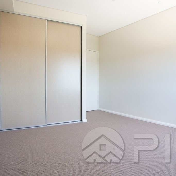 Nearly New Two Bed Room with Swimming pool& Gym!! - Photo 1