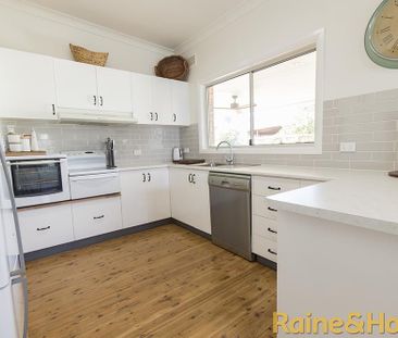 Quality Throughout - Photo 4