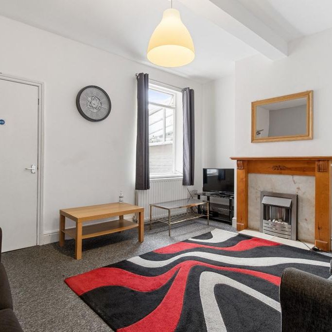 4 bedroom terraced house to rent - Photo 1