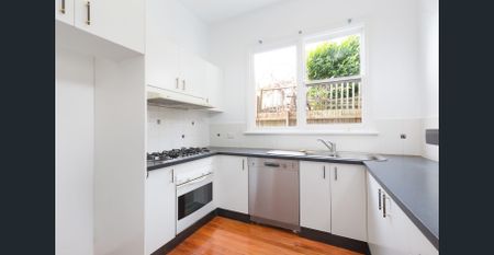 Charming semi in the heart of Crows Nest - Photo 3