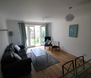2 Bed Terraced House, Church Walk, N16 - Photo 2