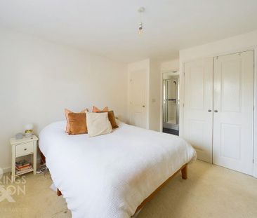 4 bedroom detached house to rent - Photo 2