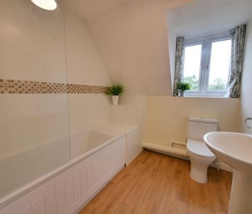 4 bedroom semi-detached house to rent - Photo 4