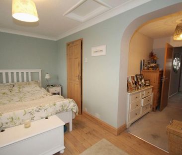 3 bedroom link detached house to rent - Photo 4