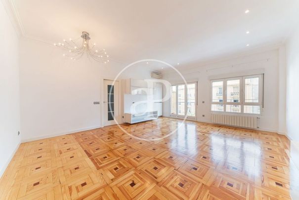 Luxury Apartment for rent in Madrid, Autonomous Region of Madrid - Photo 1