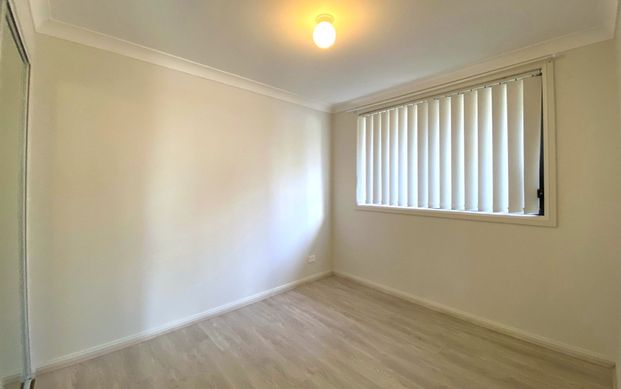 Beautiful Flat with off Street Parking&excl; - Photo 1