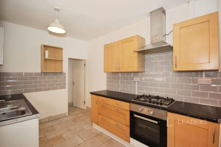 3 bedroom house to rent Church Road, Nuneaton, Warwickshire, CV10 - Photo 5