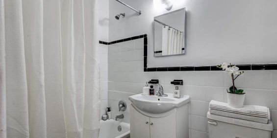 Amazing 1 Bedroom Apartment! - Photo 3