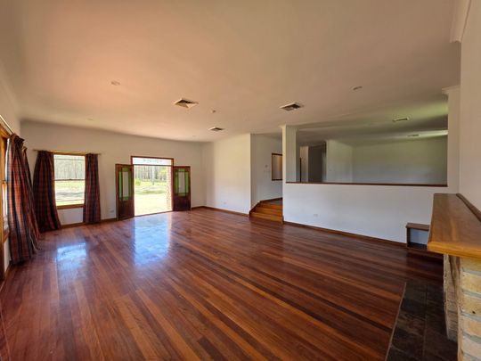 Breathtaking Valley Views – Peaceful Family Living - Photo 1