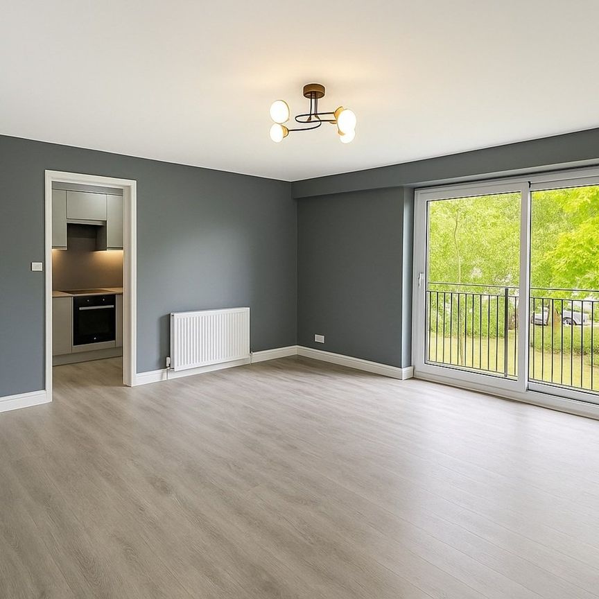 2 Bed Flat, Battersea Bridge Road, SW11 - Photo 1