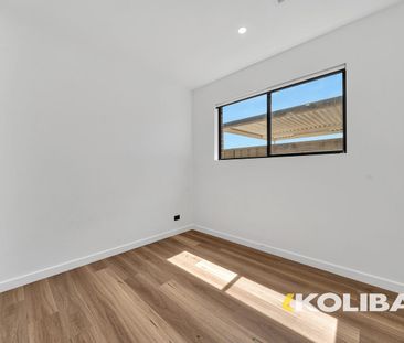 Contemporary Executive Living in Woodville West - Photo 4